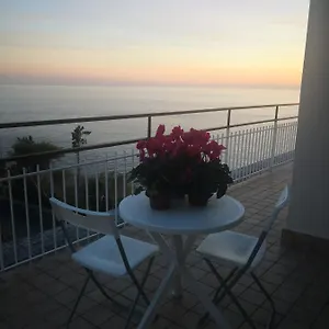 Couette-café Dely' House, San Remo